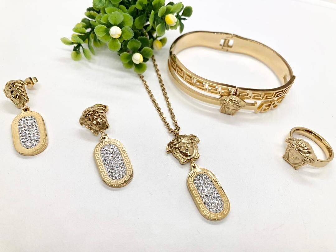 Parure élégante en perles dorées