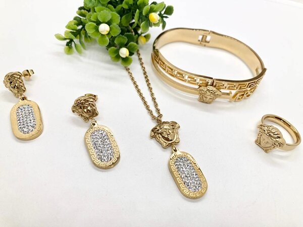 Parure élégante en perles dorées