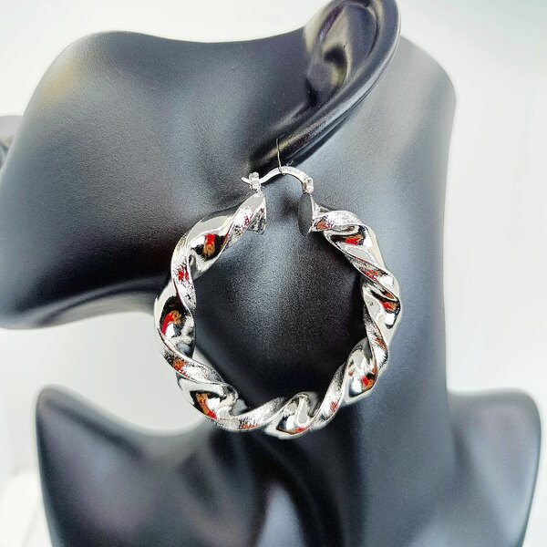 Créoles torsadées stylées