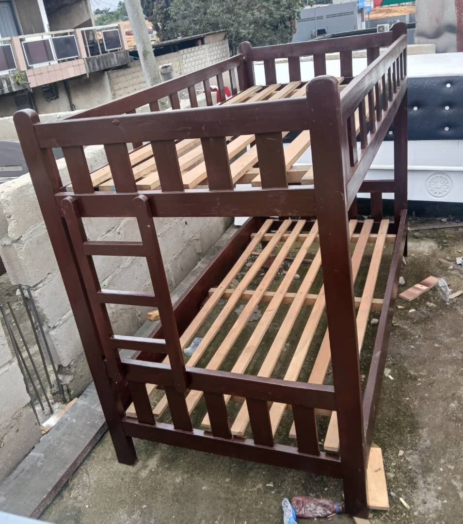 Lit superposé en bois robuste