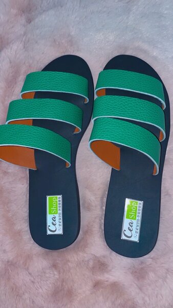 Chaussons colorés confortables
