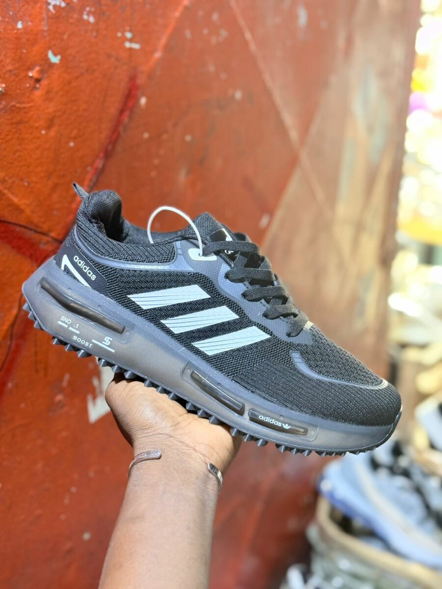 Chaussures de sport noirs légers