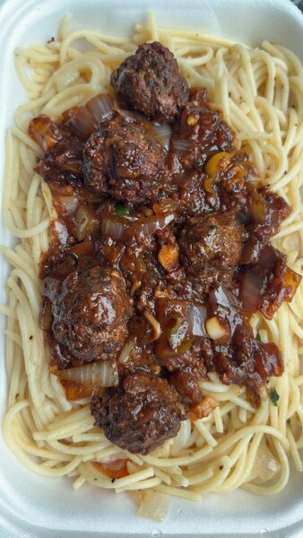 Spaghetti aux boulettes savoureuses