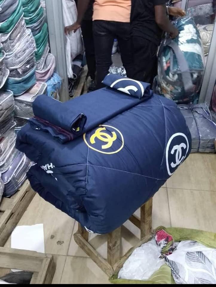 1 Duvet ,2 pillow cases and 1 flat sheet with print