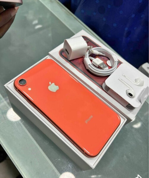 iPhone avec accessoires inclus