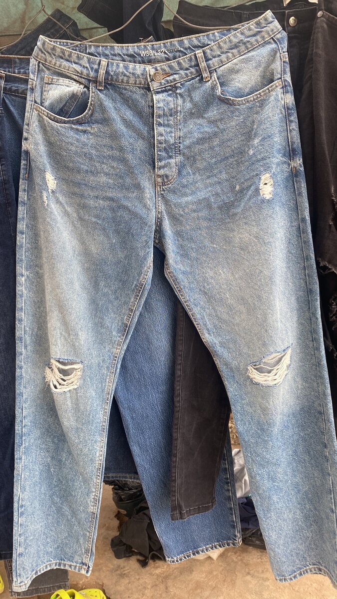 Baggie jeans and trousers any color type