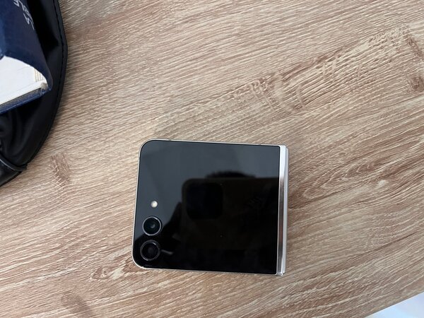 Galaxy z flip 5