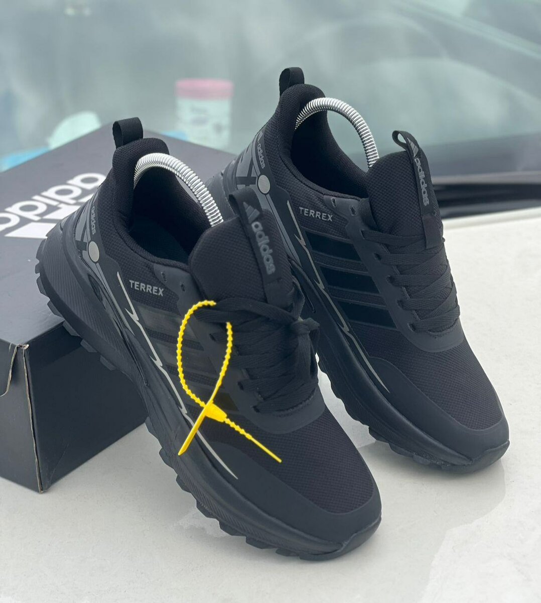 Adidas Chaussures de Sport Unisexes