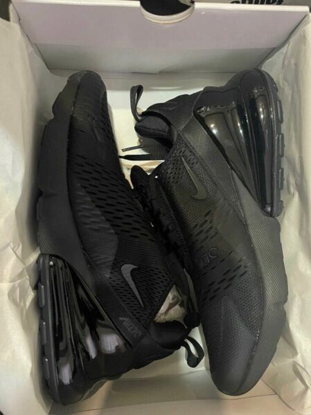 NIKE AIRMAX 270