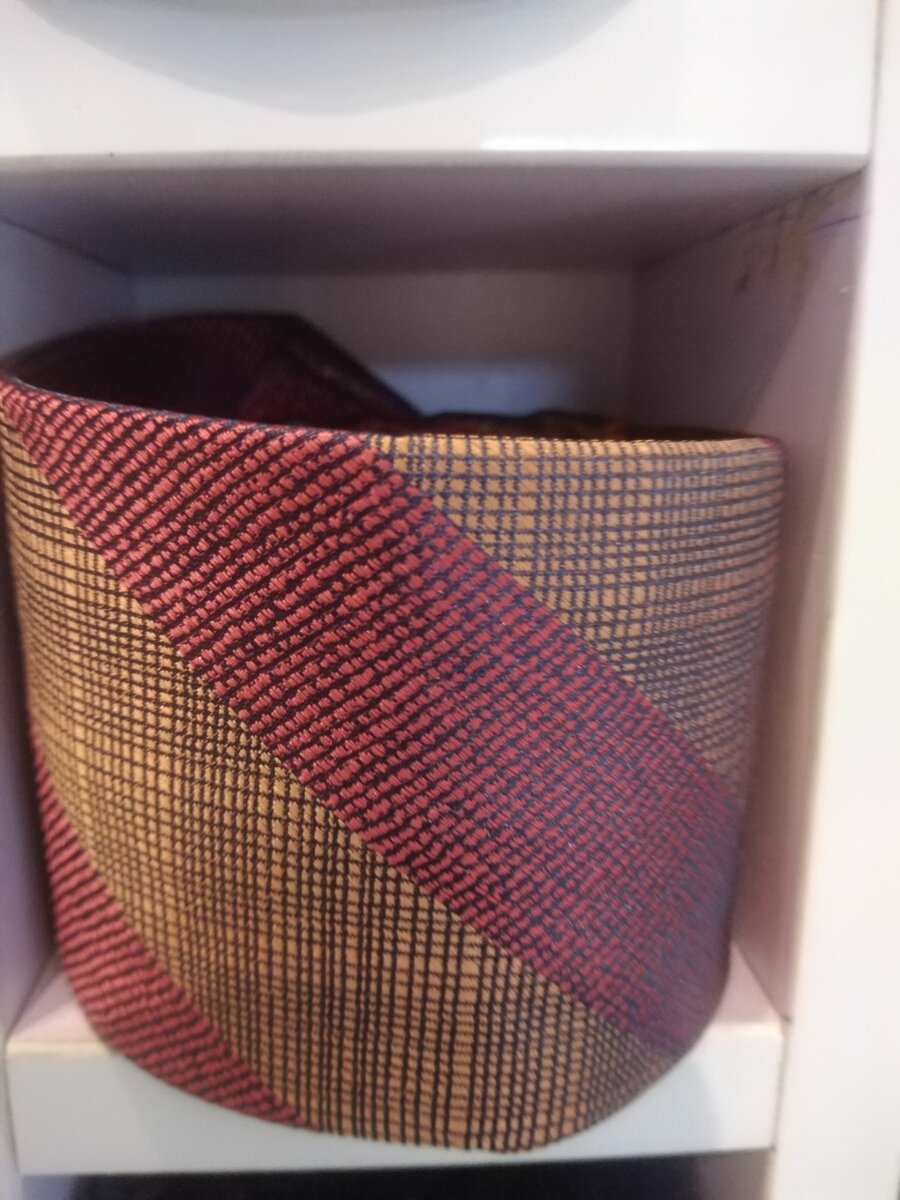 Flying ties with pocket