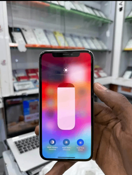 iPhone 16moderne en rose