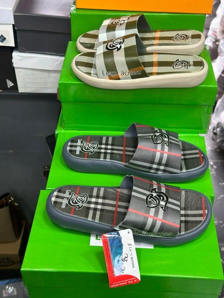 Tongs élégants pour hommes