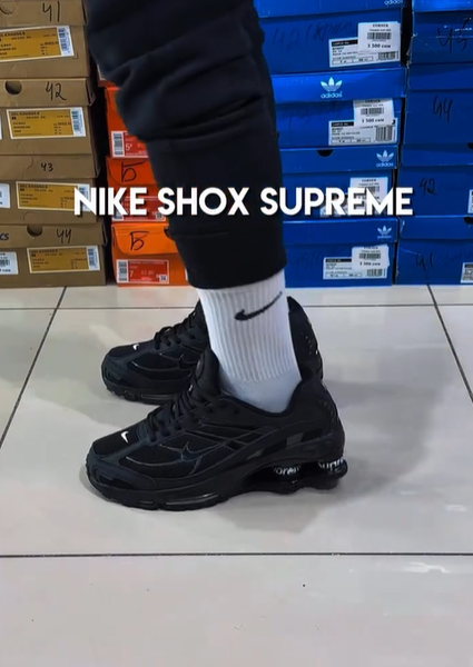 Nike shox supreme