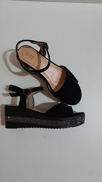 Удобные босоножки