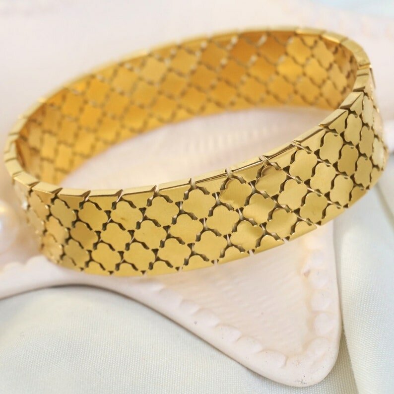 Broad Handcuff