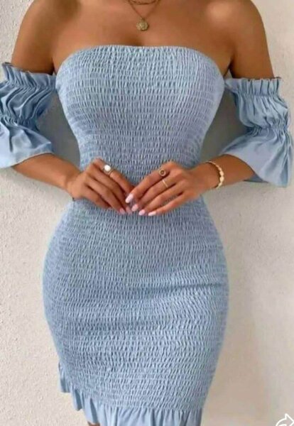 Robe moulante à épaules dénudées
