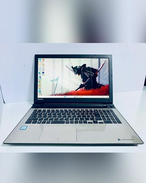 TOSHIBA DYNABOOK 15