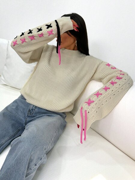 Pull tricoté avec lacets