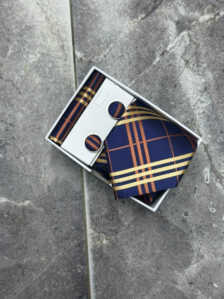 Elegant Tie and Cufflink Set