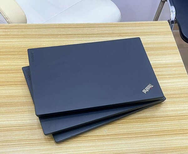 Lenovo ThinkPad avec accessoires