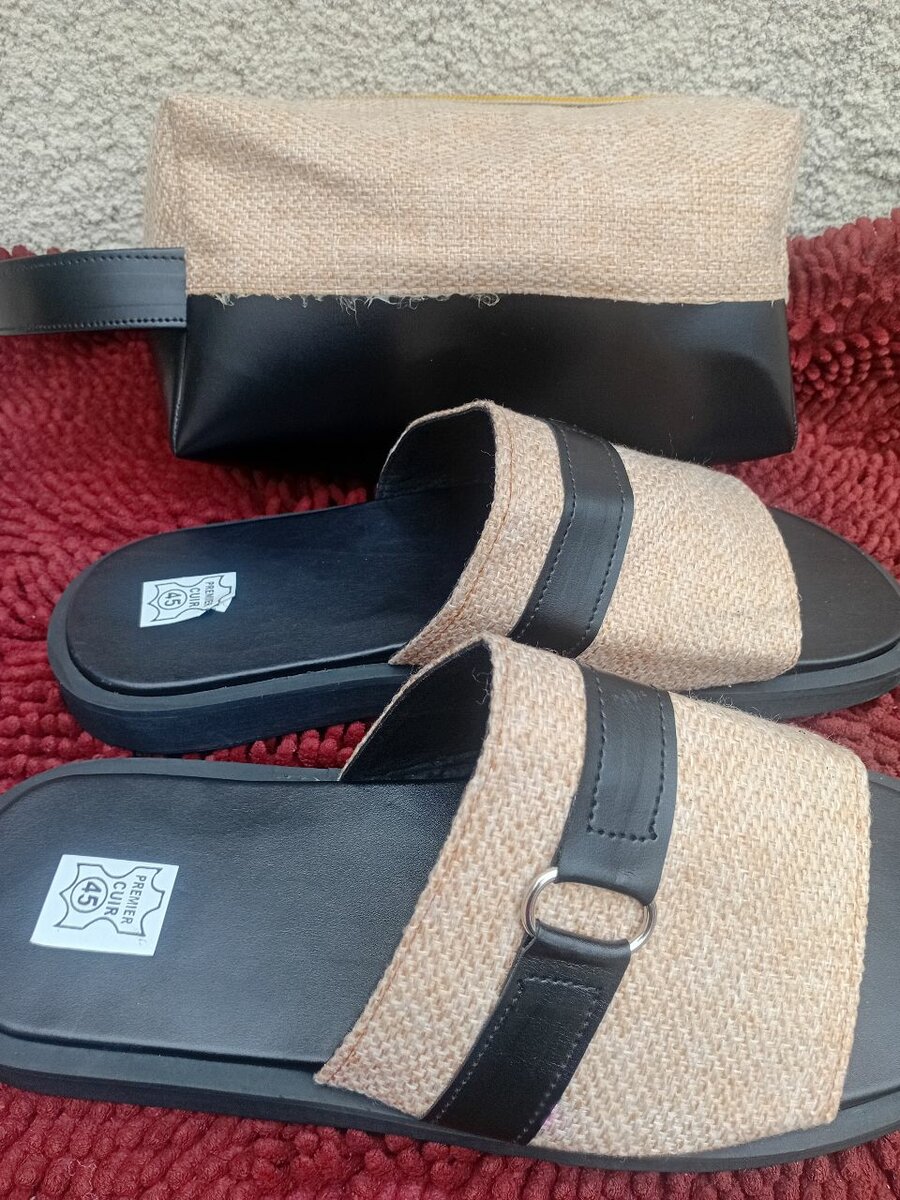 Sandales et Trousse en cuir