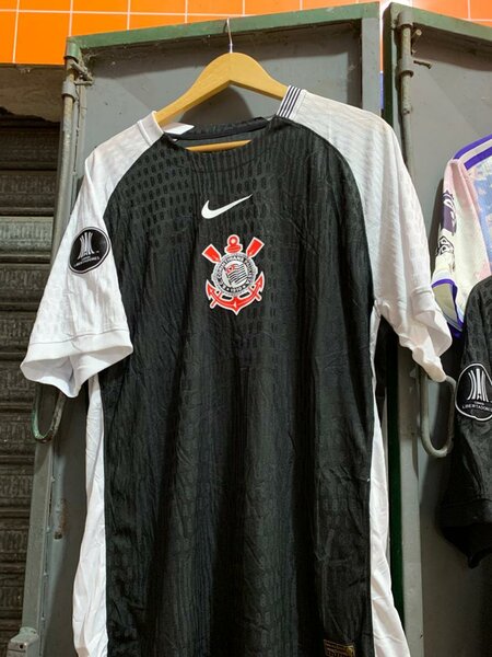 Maillot de football noir et blanc