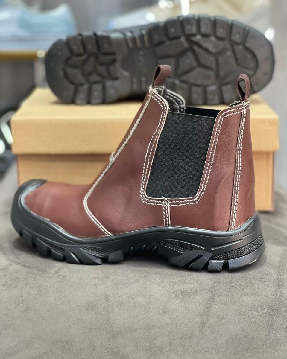 Men's leather boots