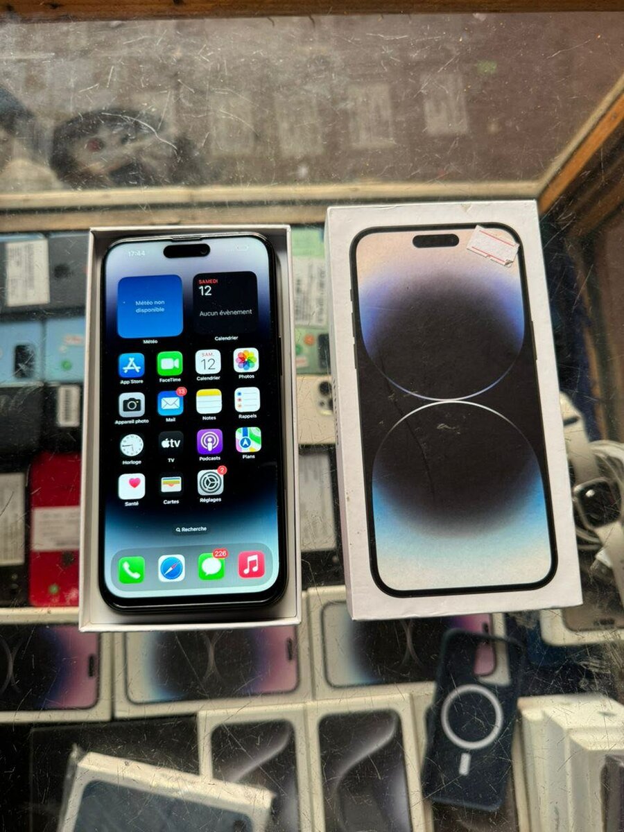 14 pro max 256giga/2puces écran changé prix: 410.000f  07687