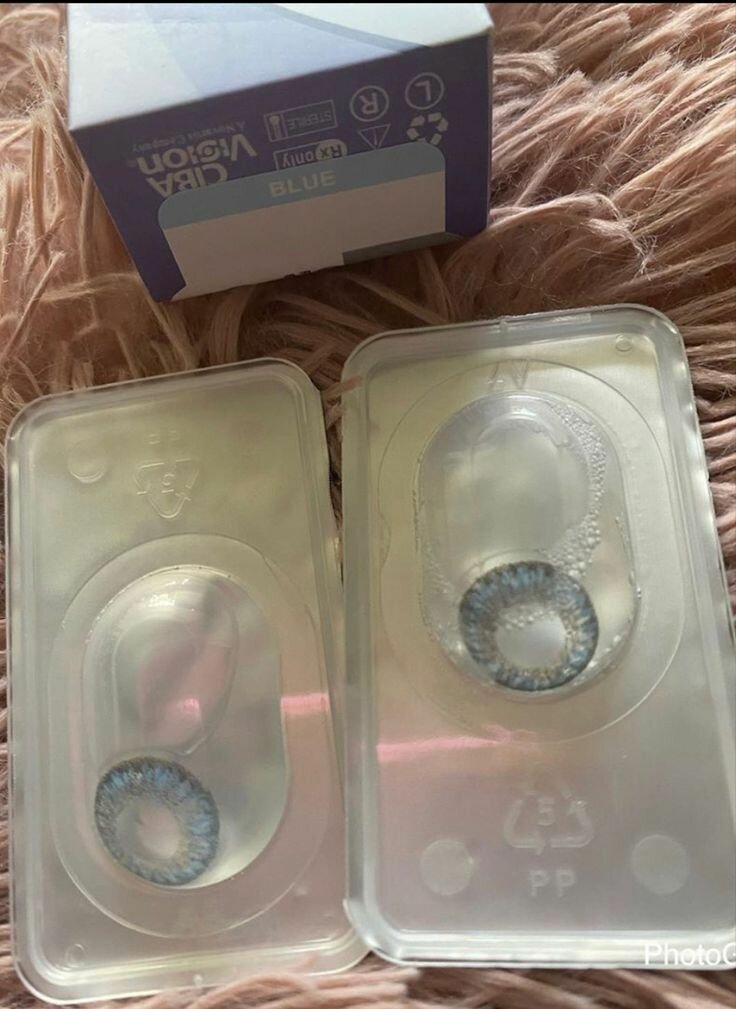 Eye coloured contact's