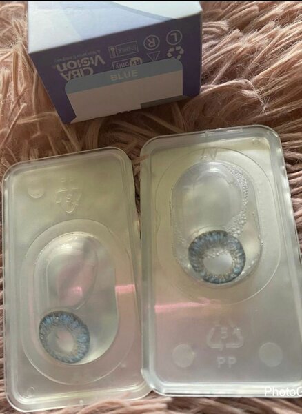 Eye coloured contact's