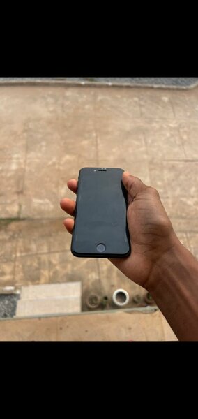 IPhone SE 2gen lock to AT&T come with free gevey sim