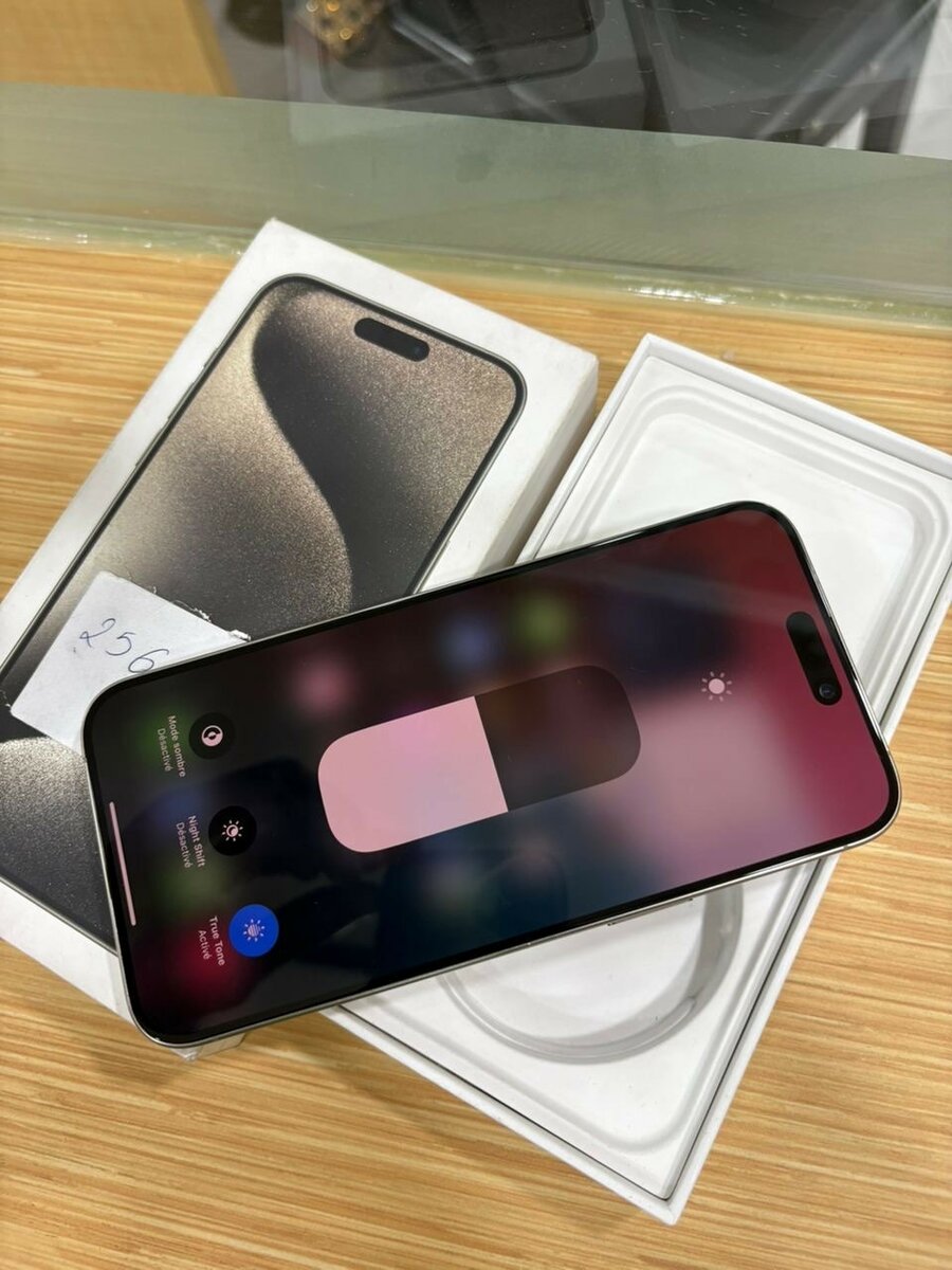 iphone 15 pro max 256g ESIM   Prix 520.000f  Numéro 07139995