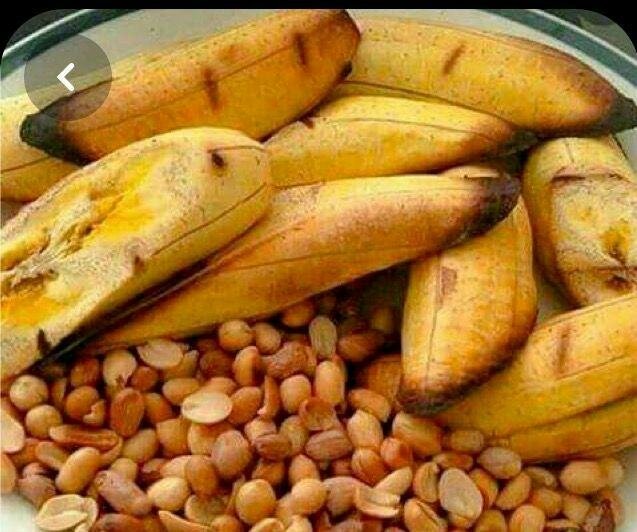 Délice de Plantains Grillés et Arachides