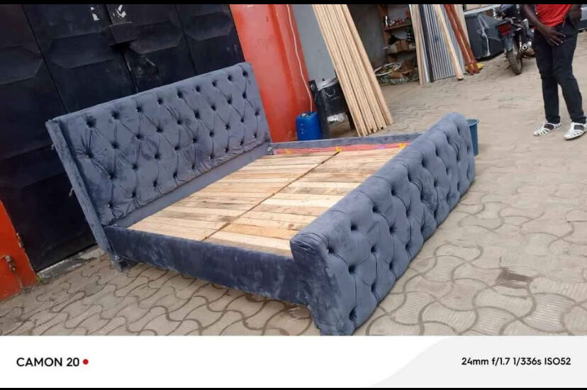 Lit Double en Velours Élégant