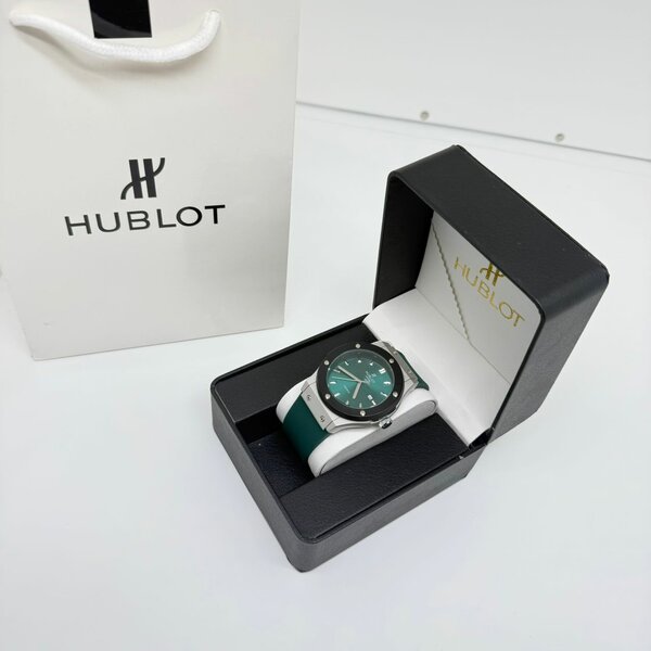 Montre élégante Hublot verte