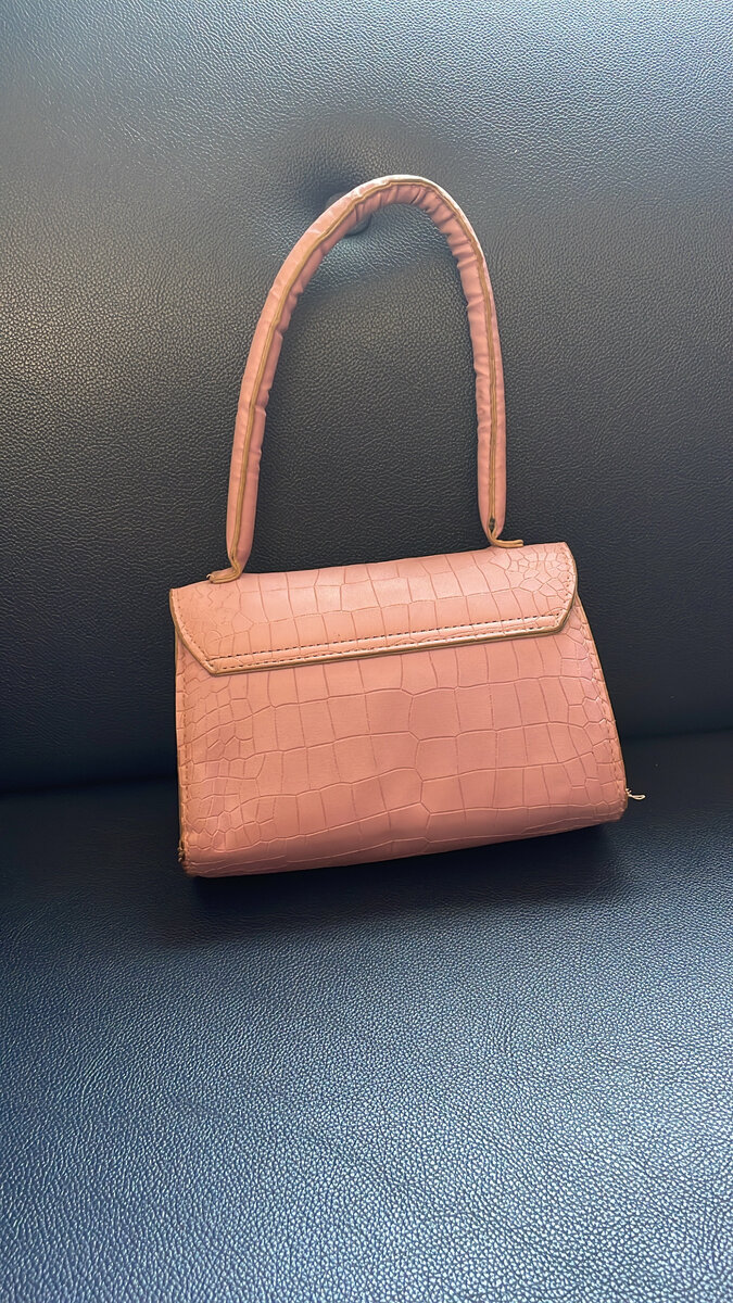 Sac à main élégant violet