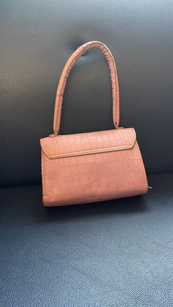 Sac à main élégant violet