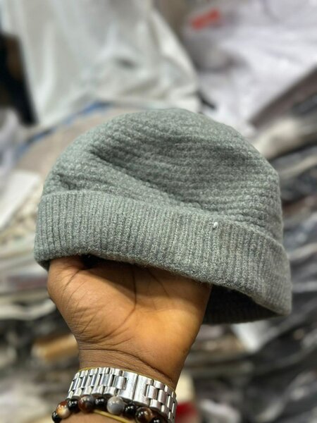 Bonnet en laine gris chaud