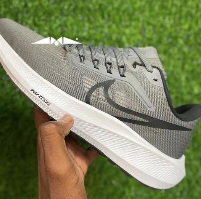 Nike sneakers grey