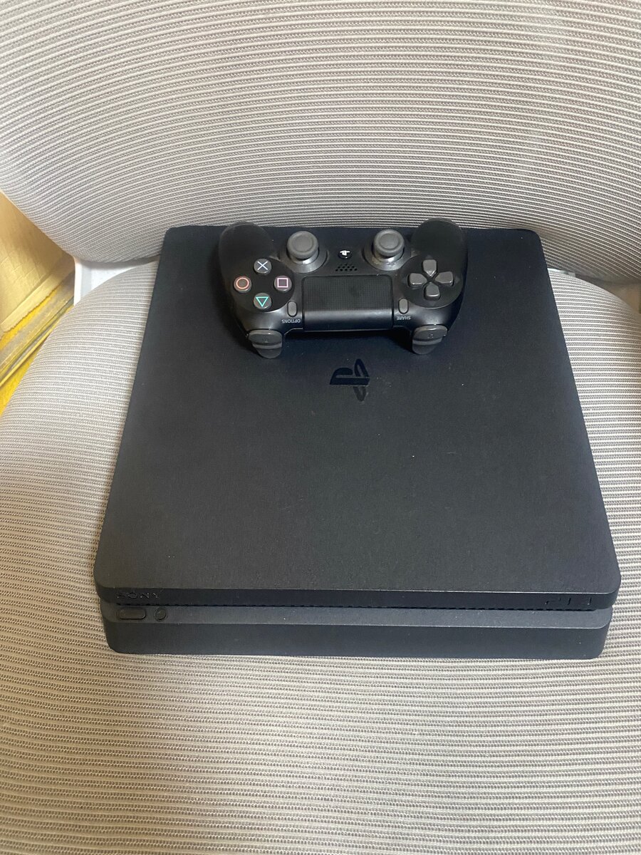 Console PS4 Slim avec Manette