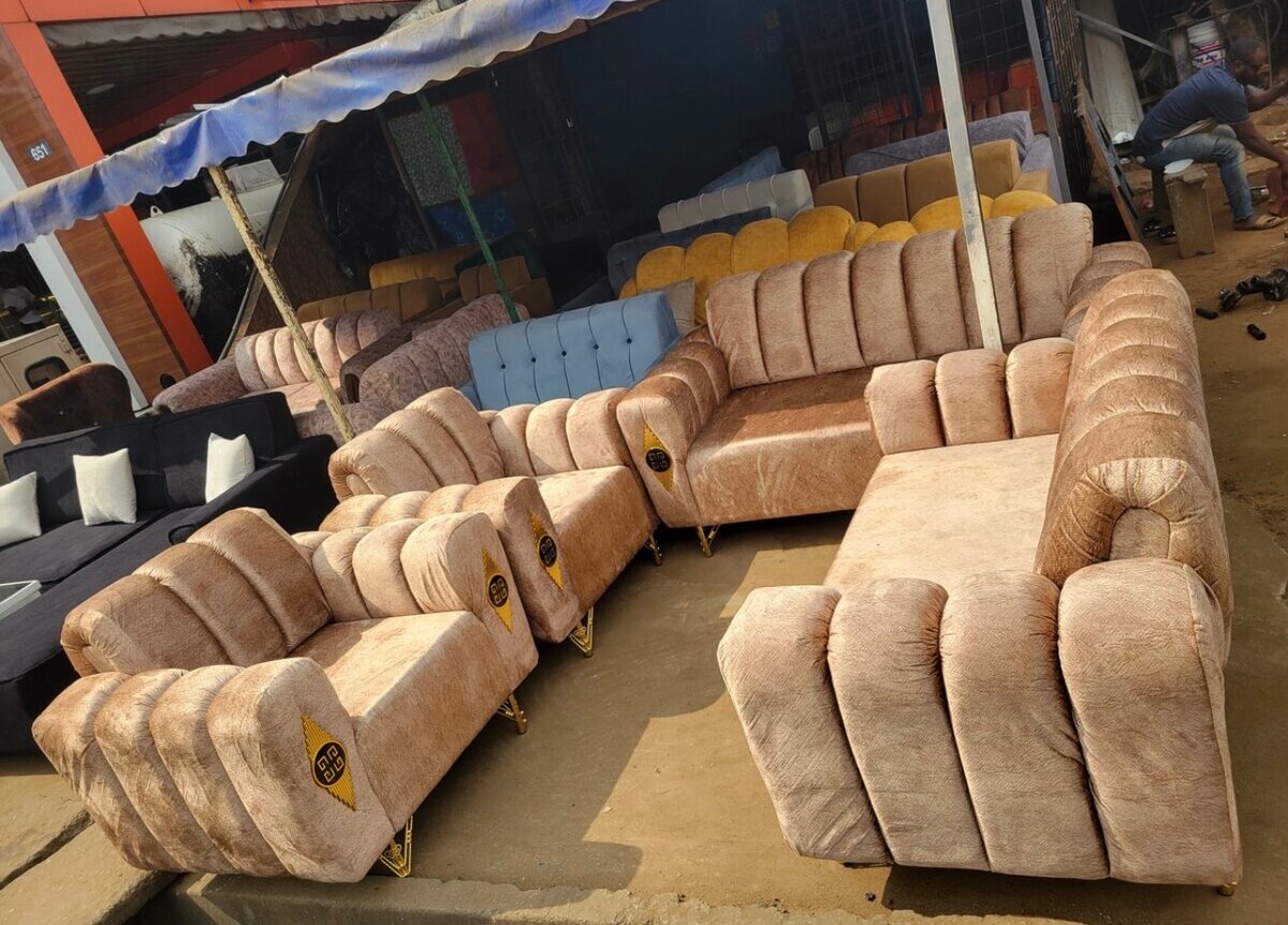 Canapé en velours beige luxe