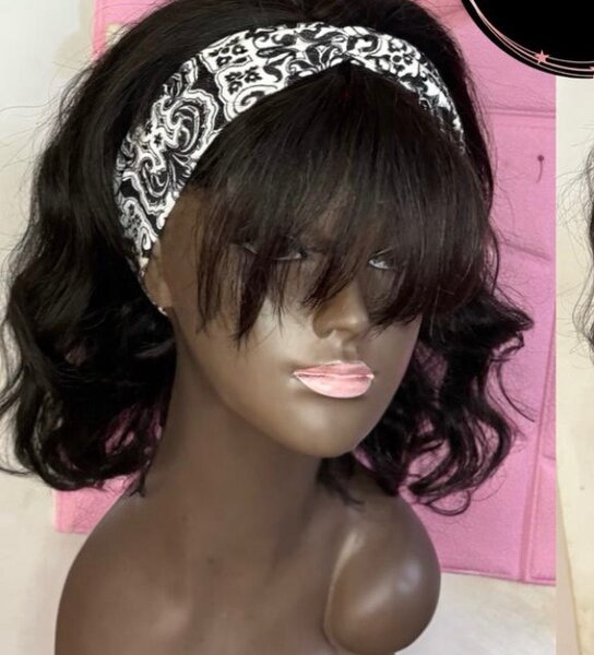 Perruque avec bandeau chic