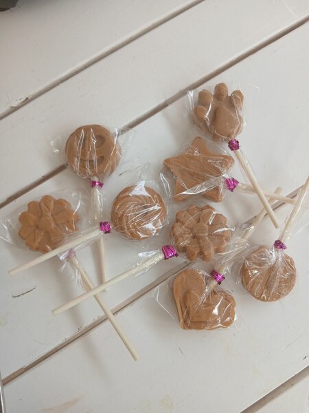 Sucettes artisanales au caramel
