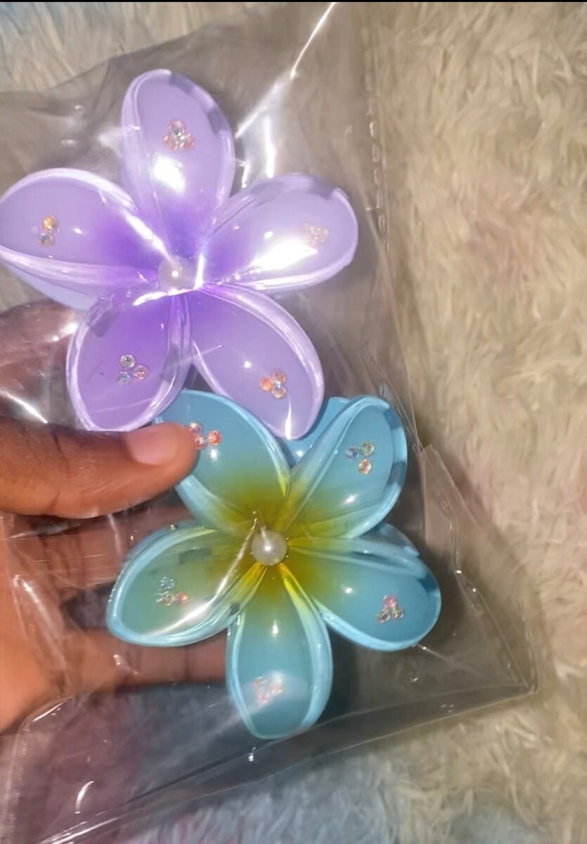 Pinces à cheveux fleuries brillantes