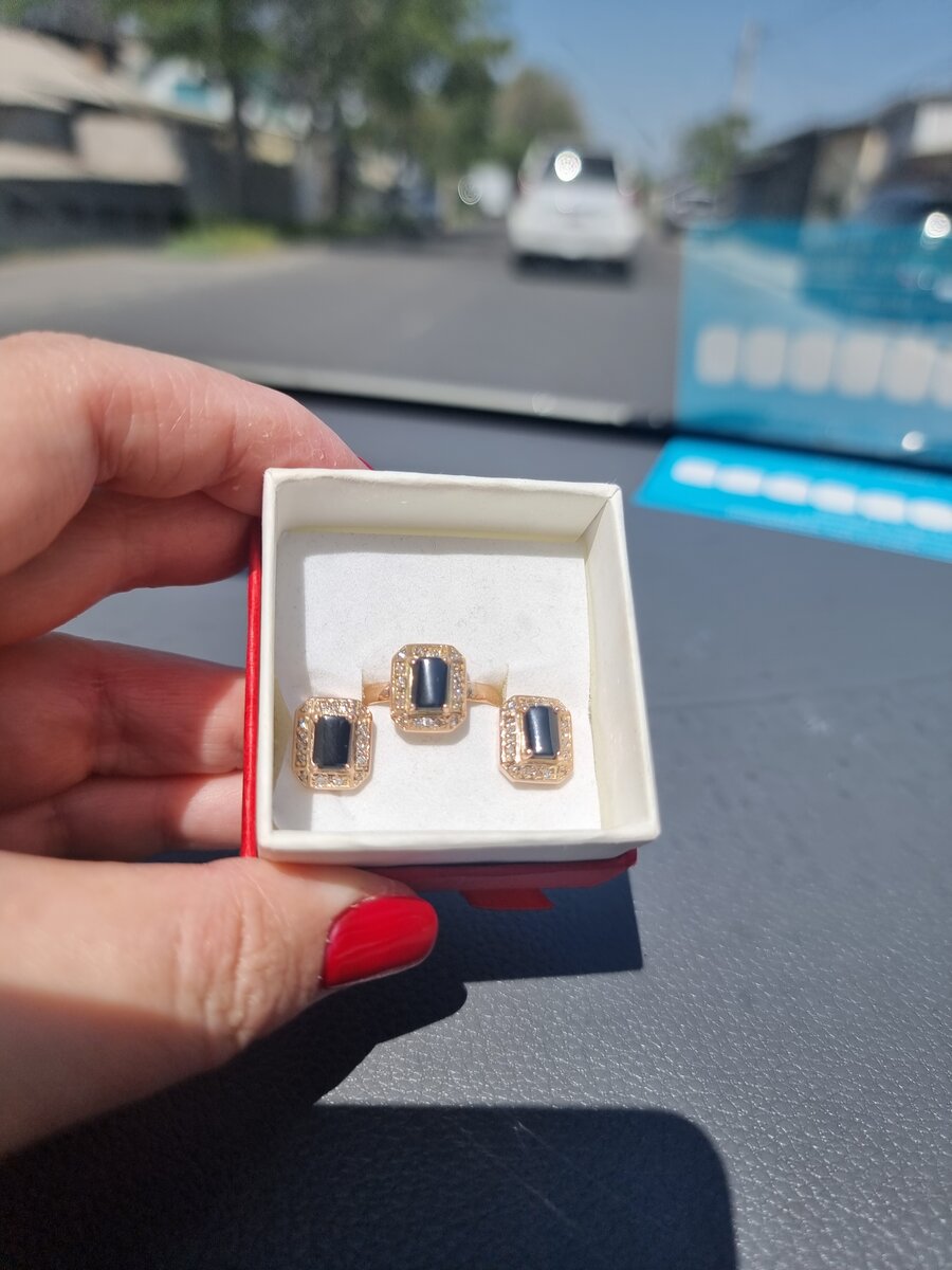 Золотой набор с бриллиантом