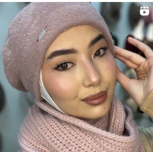 Красивый женский берет .Польша