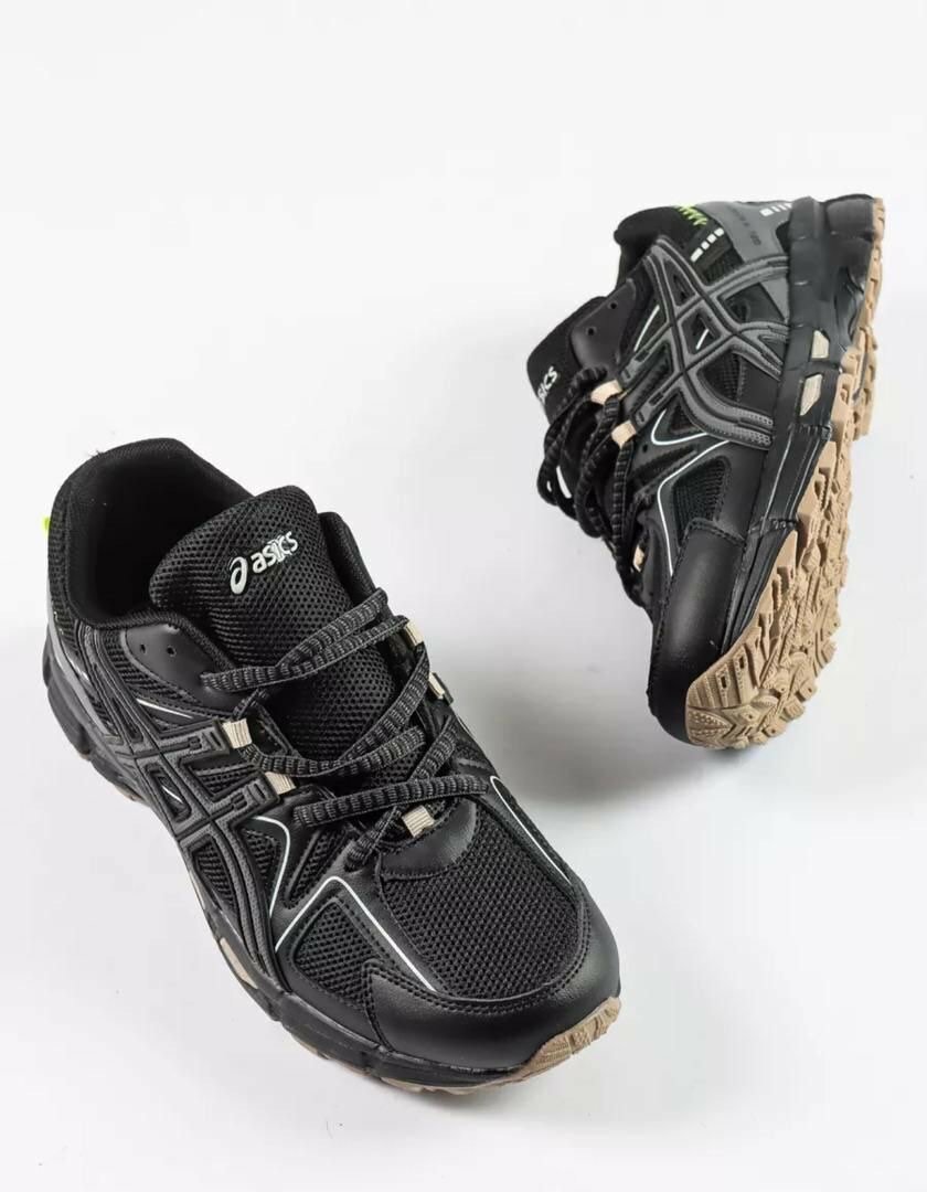 PAIRE DE ASICS ALL BLACK