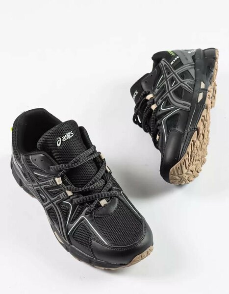 PAIRE DE ASICS ALL BLACK