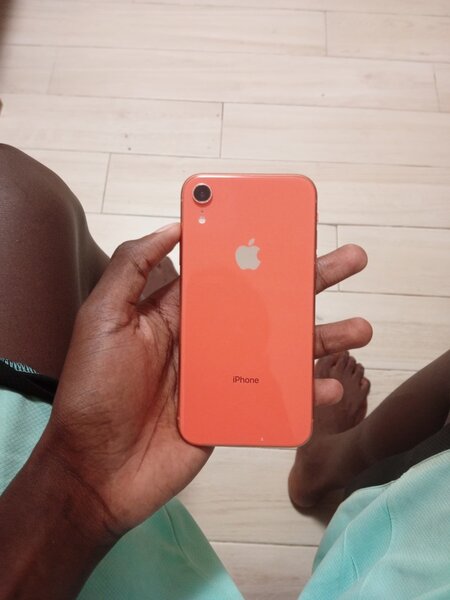 Apple iPhone XR 64GB Red