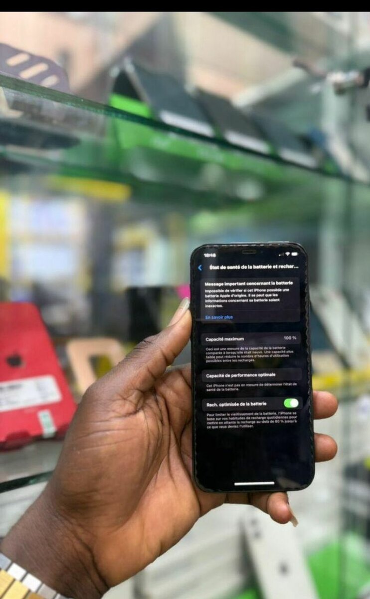iPhone moderne avec accessoires